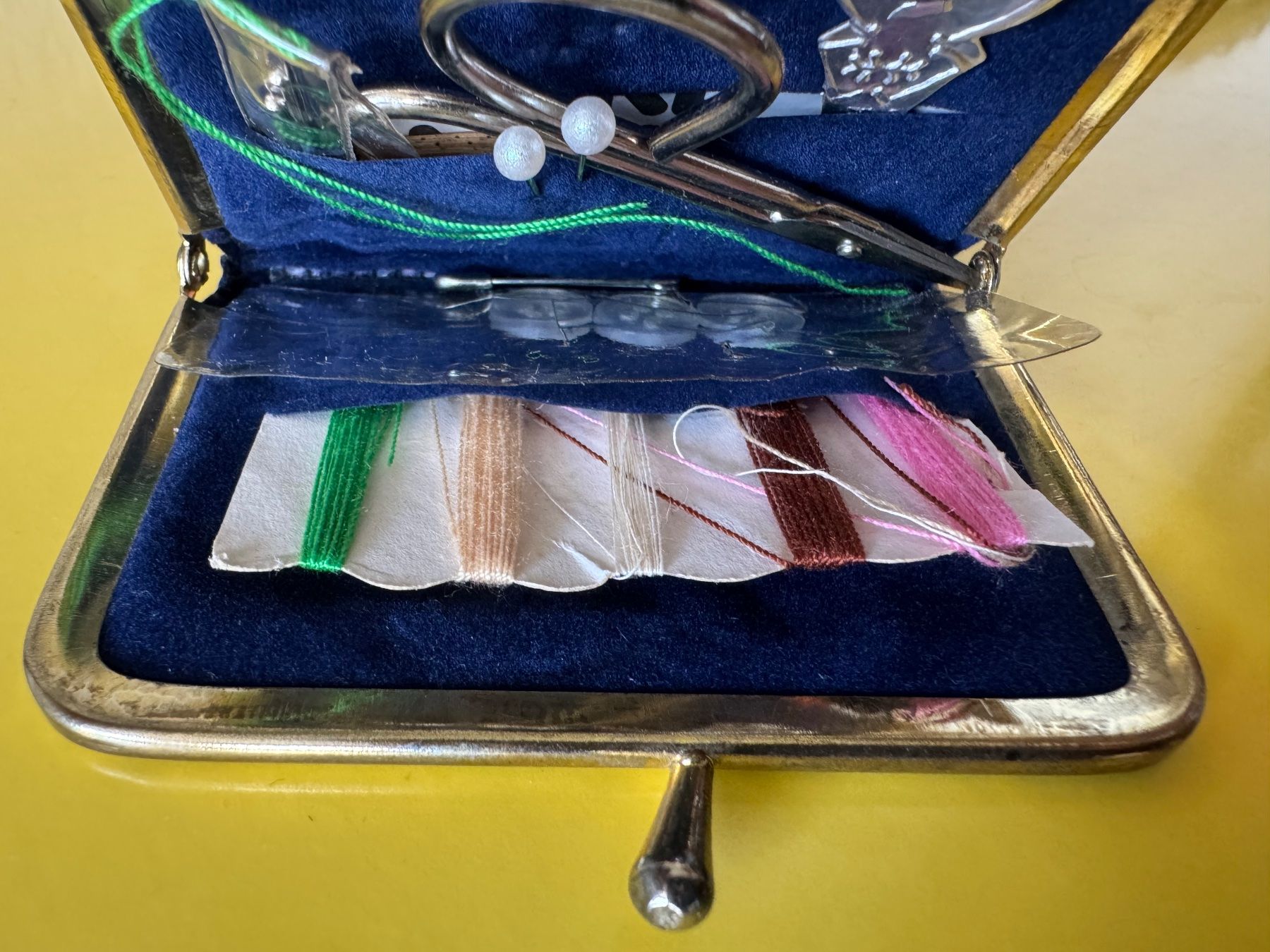 Tutti gli attrezzi: Nähset Notfallset Reiseset Nähen Vintage – Usato da Steffisburg venduto da smocky17 2