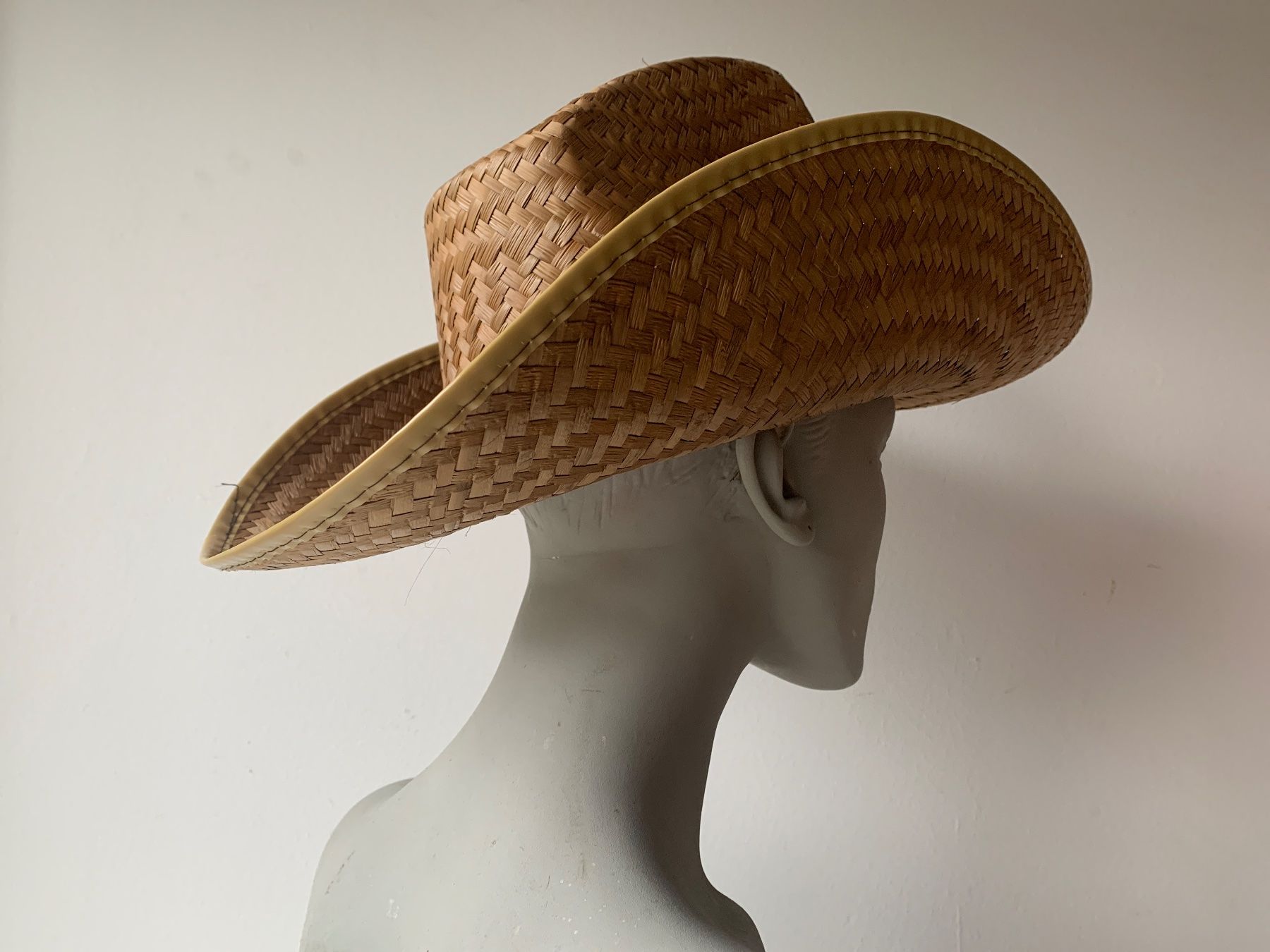 Copricapi, berretti & cappellini: Cowboyhut Stroh Grösse ca. 59 – Usato da Belp venduto da aprico 3