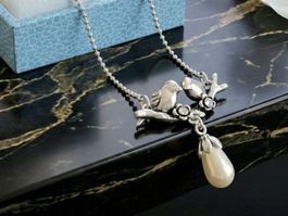 Bezaubernde Halskette mit Vögel & Perle Design - A&C neu