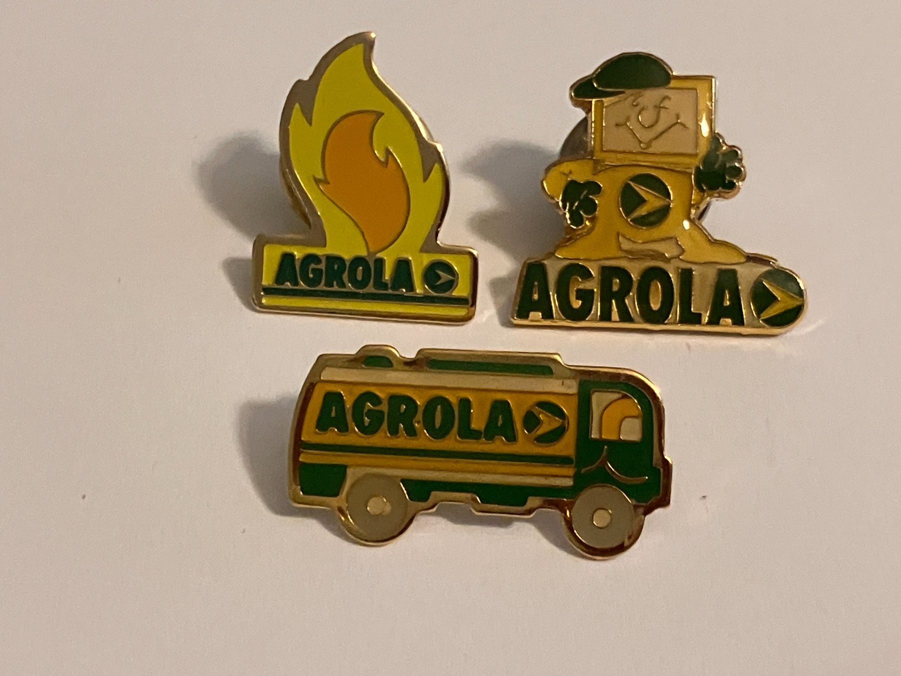 Placchette & Badge: 3 Pin Agrola – Usato da Basel venduto da djwwpp