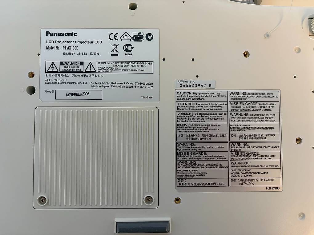 Vidéoprojecteurs: Beamer Panasonic PT-AX100E – D'occasion à Tentlingen par Hanglose 2