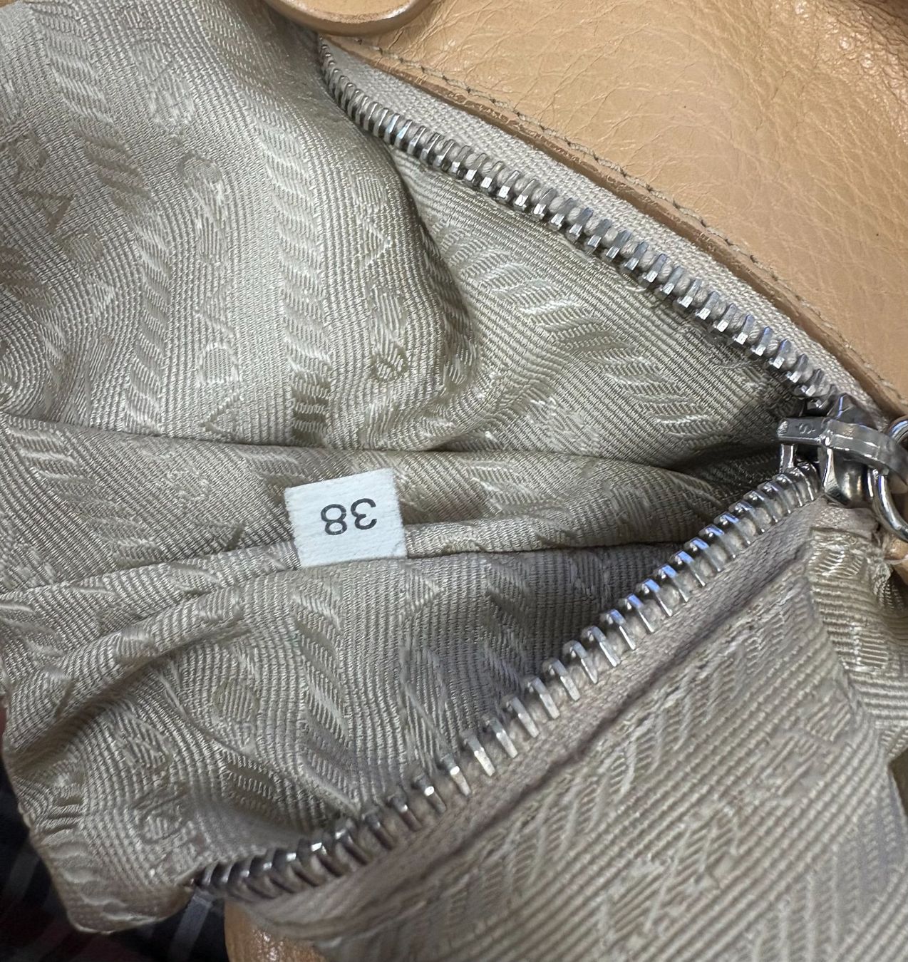 Prada Borse da donna: PRADA Handtasche Leder guter Zustand – Usato da Malans venduto da FeschtlandBrockiLQ 4