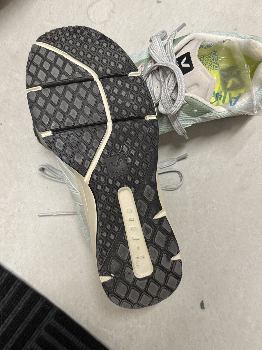 Veja Damenschuhe: Veja Schuhe 41 – Gebraucht aus Uster von Giaschper 1