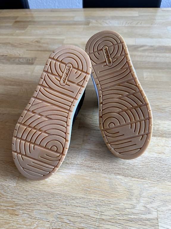 Schuhe für Jungen: Neuwertige Vikings Winterschuhe Grösse 31 – Gebraucht aus Hersiwil von Sheila1986 1