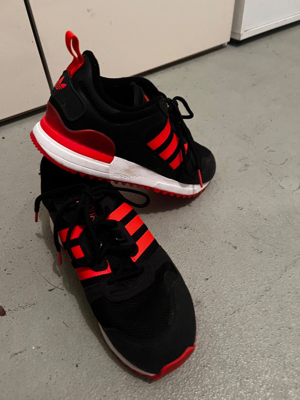 Adidas Scarpe da uomo: Adidas Turnschuhe 39.1/3 – Usato da Ebikon venduto da Venus025 1