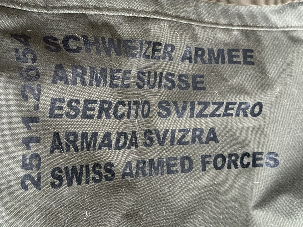 Valigie & Borse: Tasche mit Trolley SCHWEIZER ARMEE Militär  – Usato da Konolfingen venduto da petzipetz 1