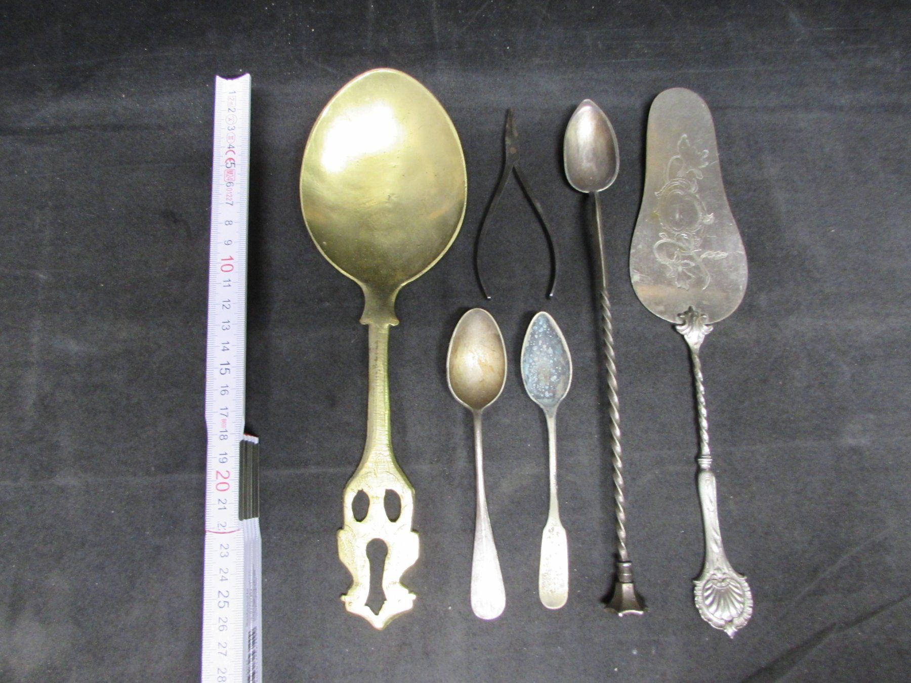 Set di posate: Antikes Besteck – Usato da Walchwil venduto da Shells1
