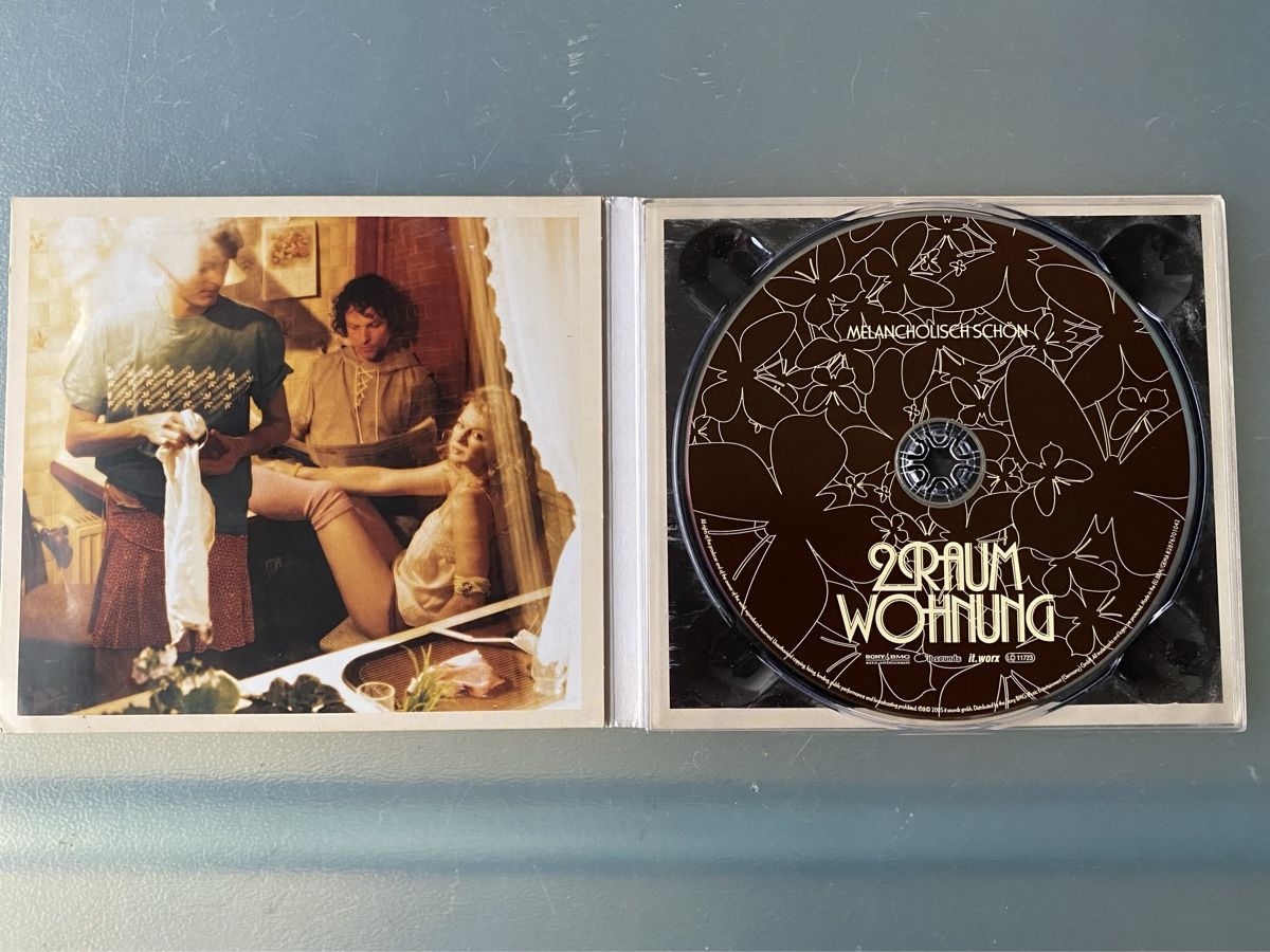 CDs: 2 Raum Wohnung - Melancholisch Schön – Gebraucht aus Oberried Brienz von Chyara 2