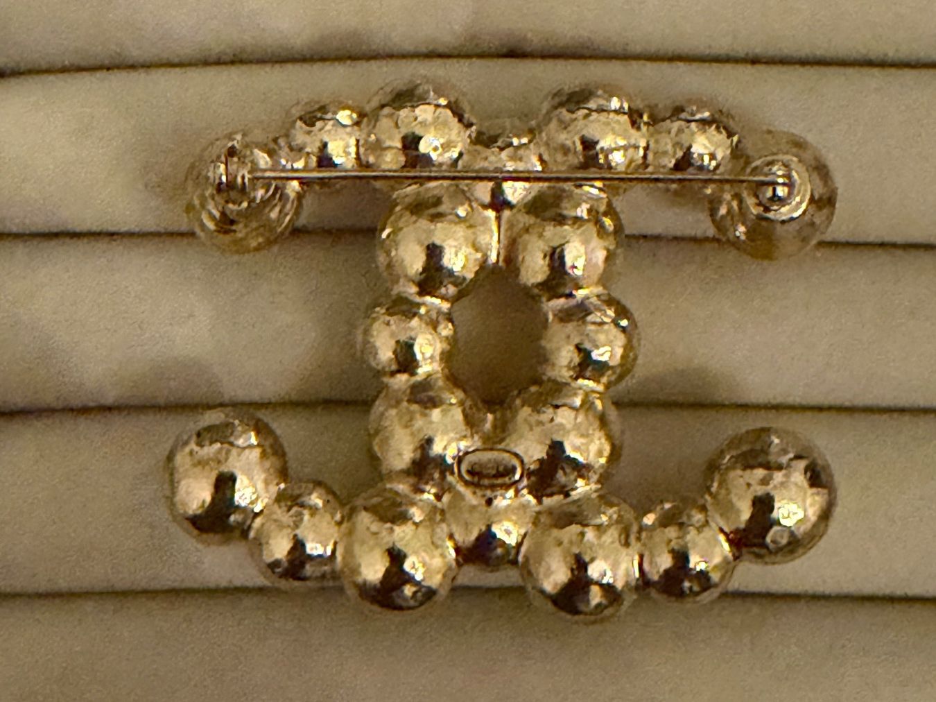 Chanel Spille & Fermagli: Chanel Brosche mit Perlen, Modeschmuck, Top Zustand! – Usato da Basel venduto da Blausara707 3