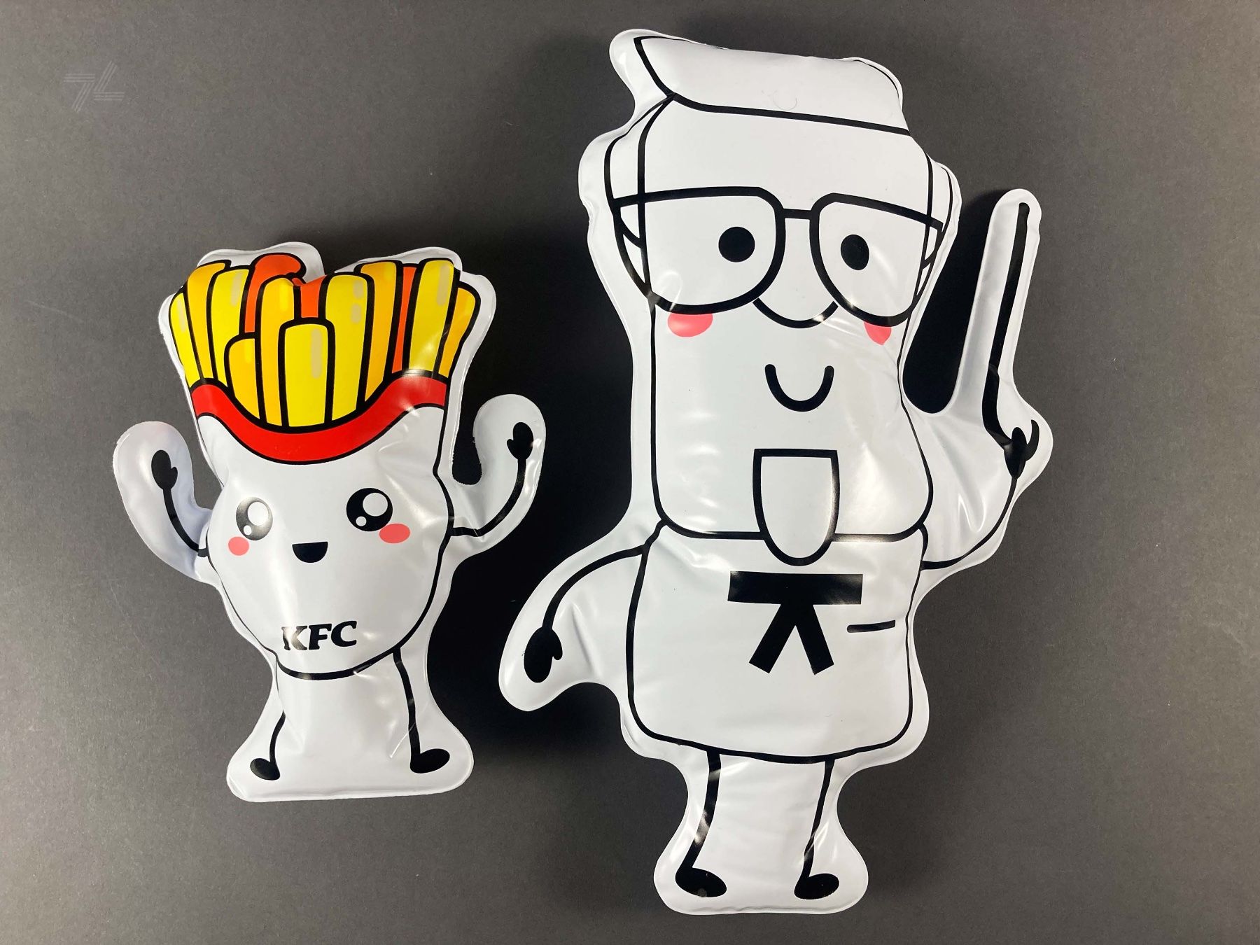 Statuette: 2x KFC Floaties aufblasbare Werbefiguren – Usato da Wetzikon ZH venduto da cyan74