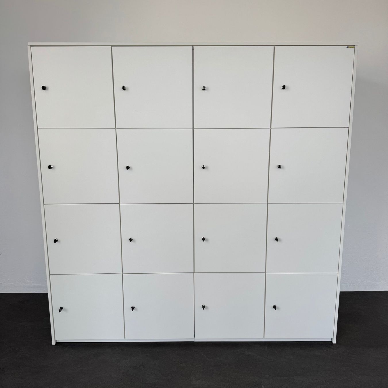 Armadi: Palmberg Prisma 2 Lockerschrank - 16 Abteile – Usato da Schönenwerd venduto da mcofficeshop