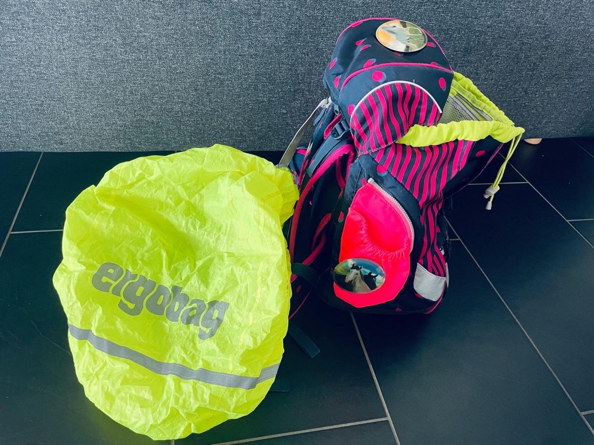 Ergobag Kindertaschen: Ergobag Schulrucksack Set mit Regenhuelle gebraucht – Gebraucht aus Dottikon von Wolf83 4