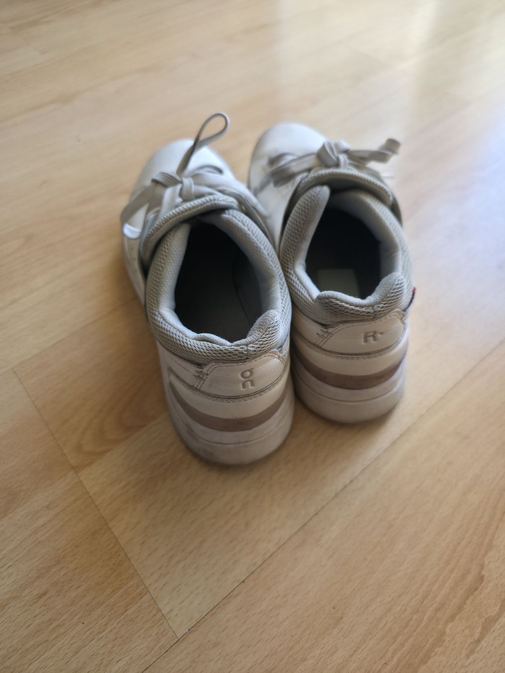 On Scarpe da donna: On Schuhe gr38 je 30fr – Usato da Lenzerheide/Lai venduto da Sandrapereira.p 3