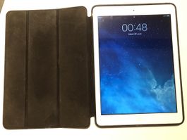 iPad Air A1474 + étui – verrouillé – pour pièces