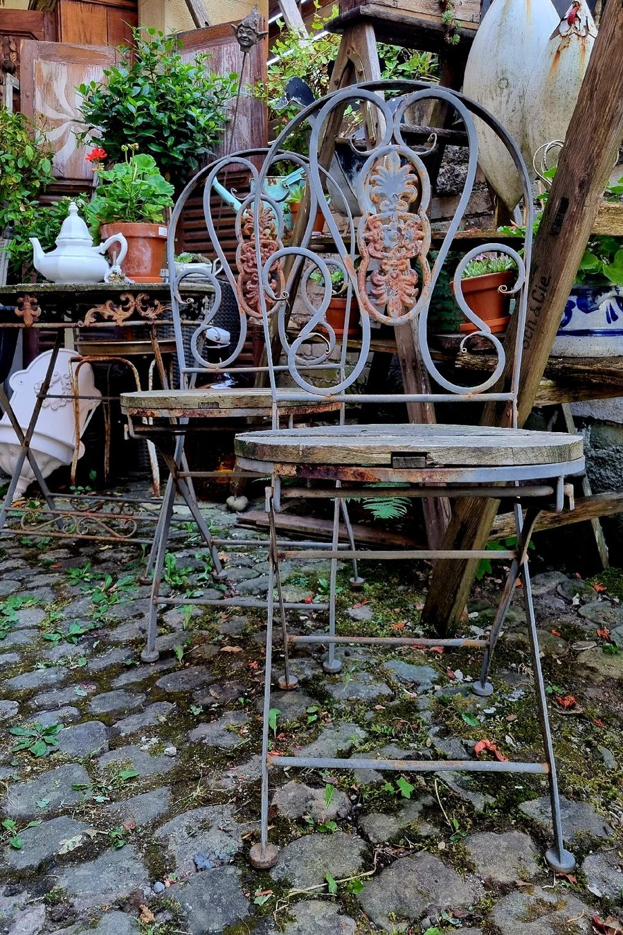 Set di tavolo e panche: Antikes Gartentisch Set*Atelier-elisa  – Usato da Wohlen AG venduto da Atelier-Elisa 9