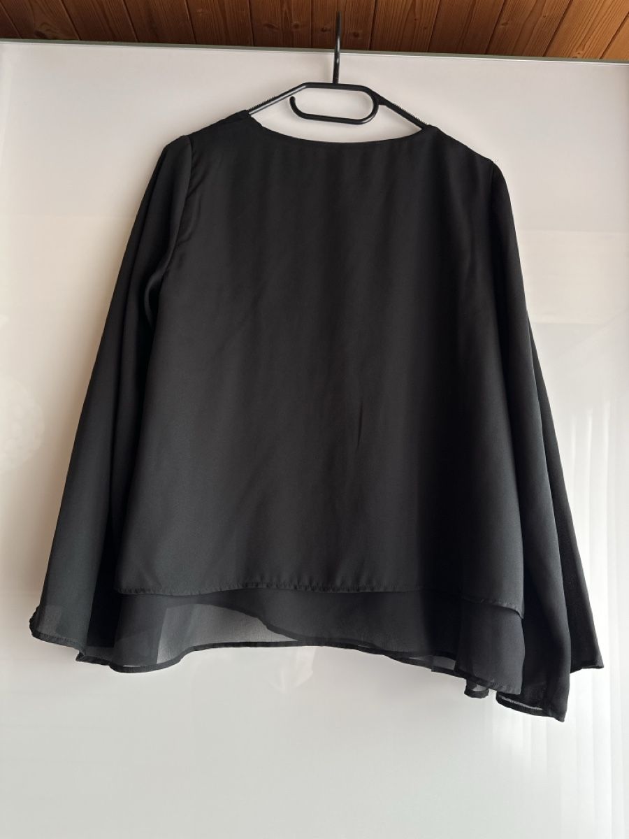 Zara Blusen: Schwarze Zara Bluse mit Glockenärmel Grösse S – Gebraucht aus Buchs AG von tifena 3