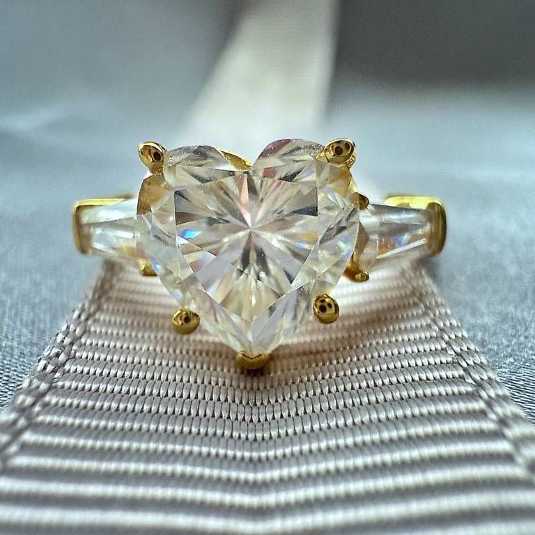 Ringe: Herzförmiger Moissanitring 2 Karat – Gebraucht aus Thalwil von han_2b8c 3