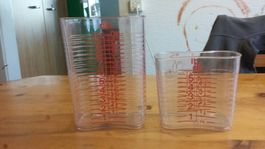 2 mesures en plastique(Neufs)