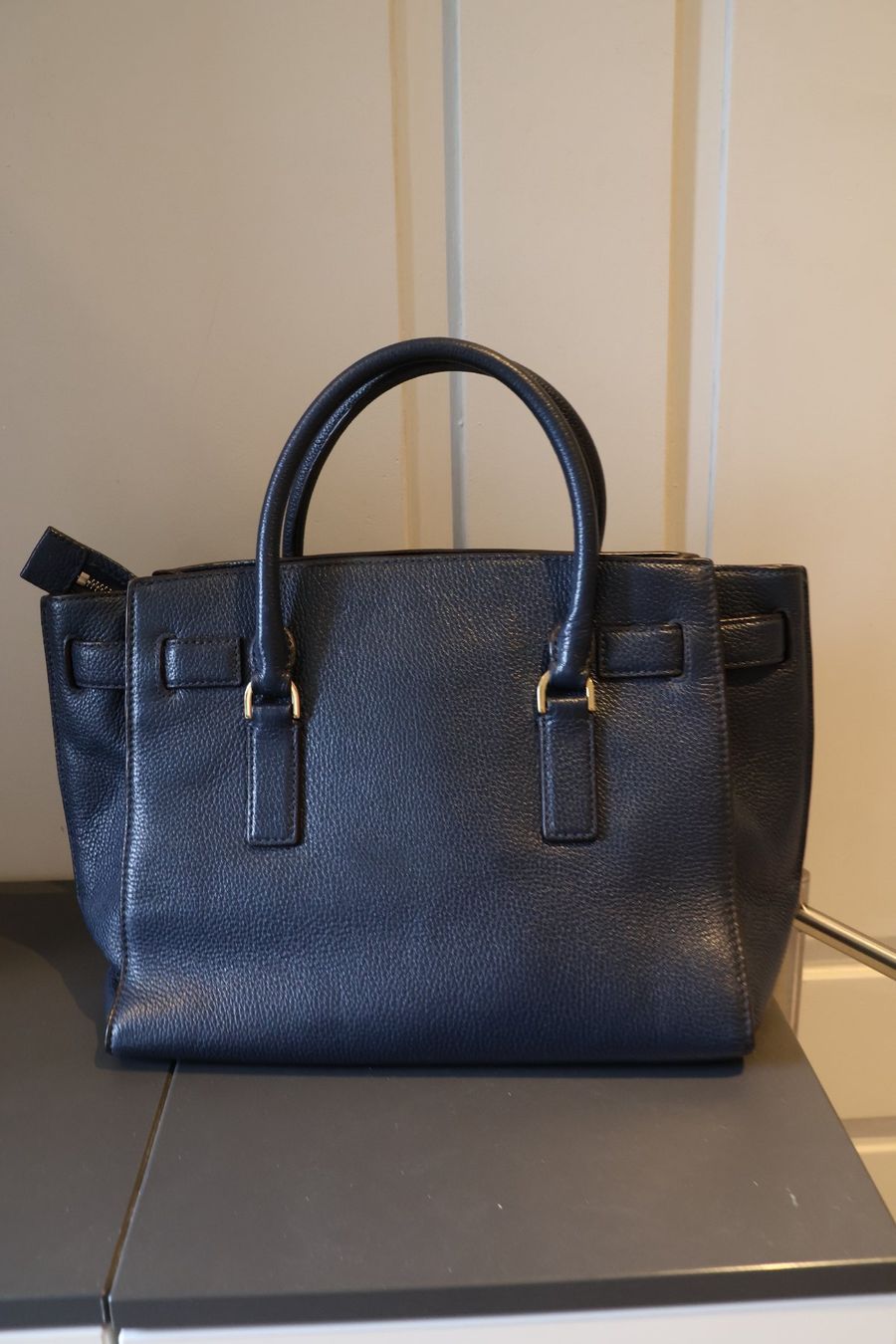 Michael Kors Sacs femmes: Michael Kors Ledertasche dunkelbau – D'occasion à Winterthur par jul_v9wx 1