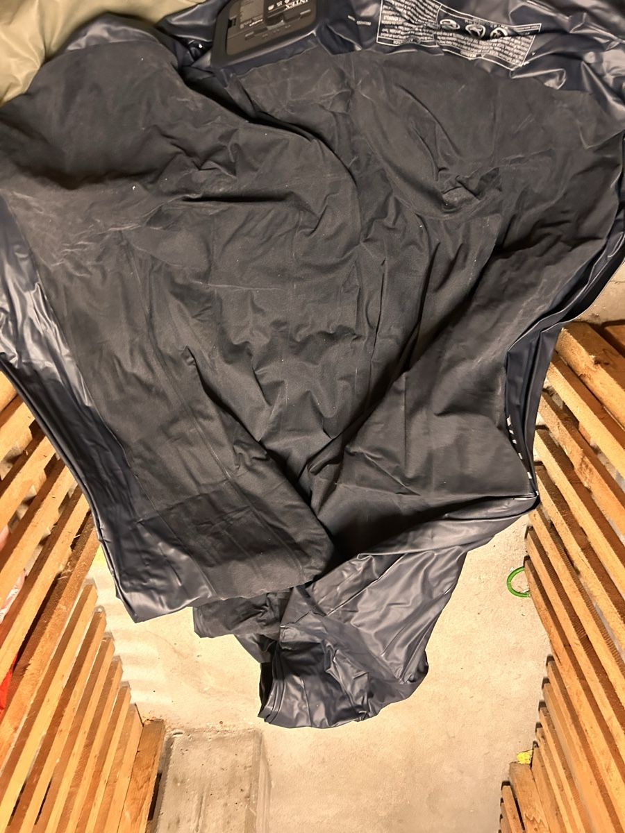 Letti: Intex Luftbett mit eingebauter Pumpe dunkelblau gebraucht – Usato da Schaffhausen venduto da pam_smy8