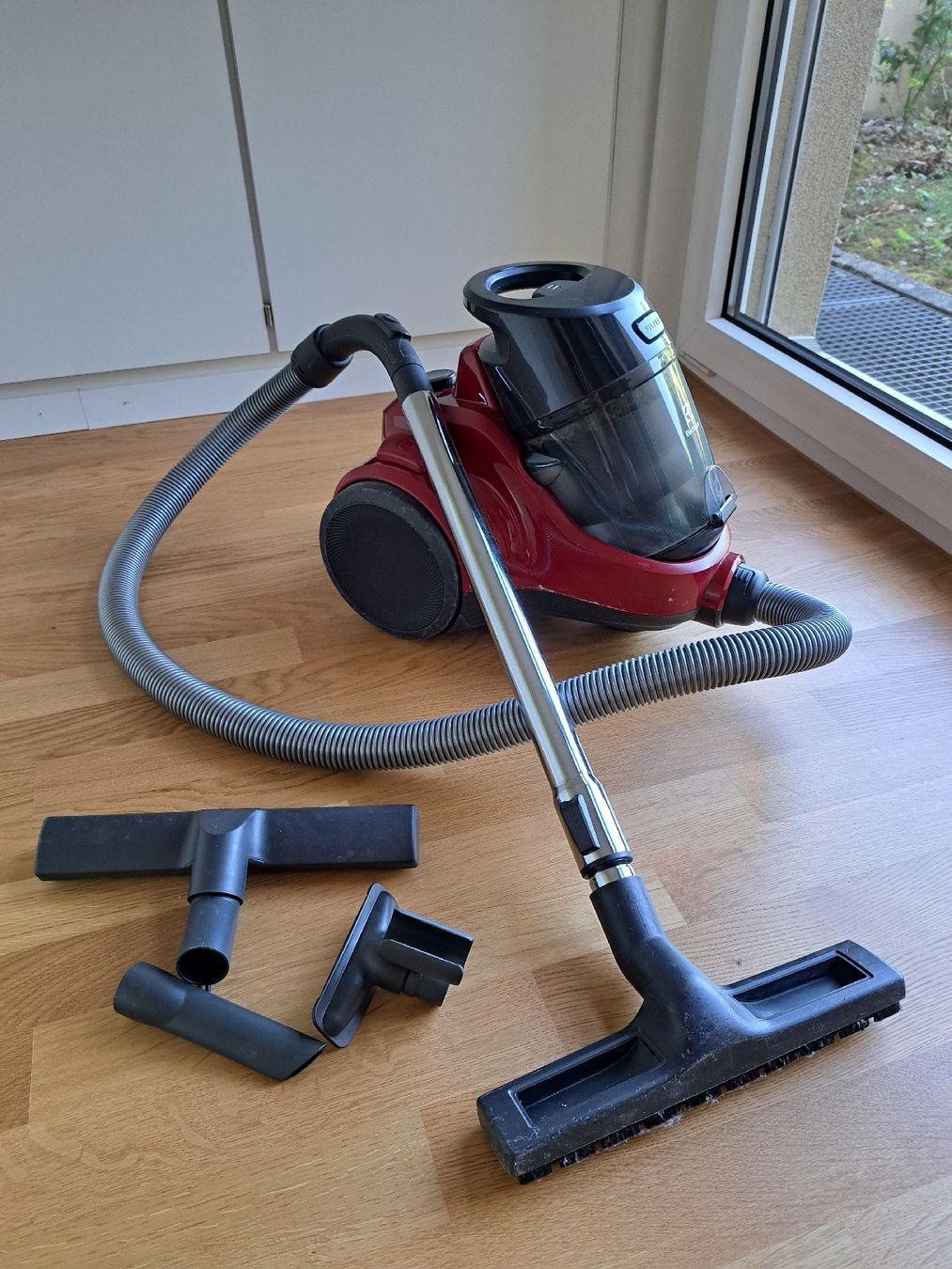 Electrolux Aspirapolveri & Accessori: Staubsauger Electrolux Rot mit Zubehör – Usato da Murten venduto da ste_s76w
