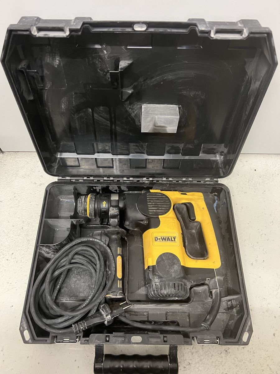 Dewalt Tutti gli attrezzi: Dewalt D25330 Meisselhammer – Usato da Holziken venduto da 181281 5