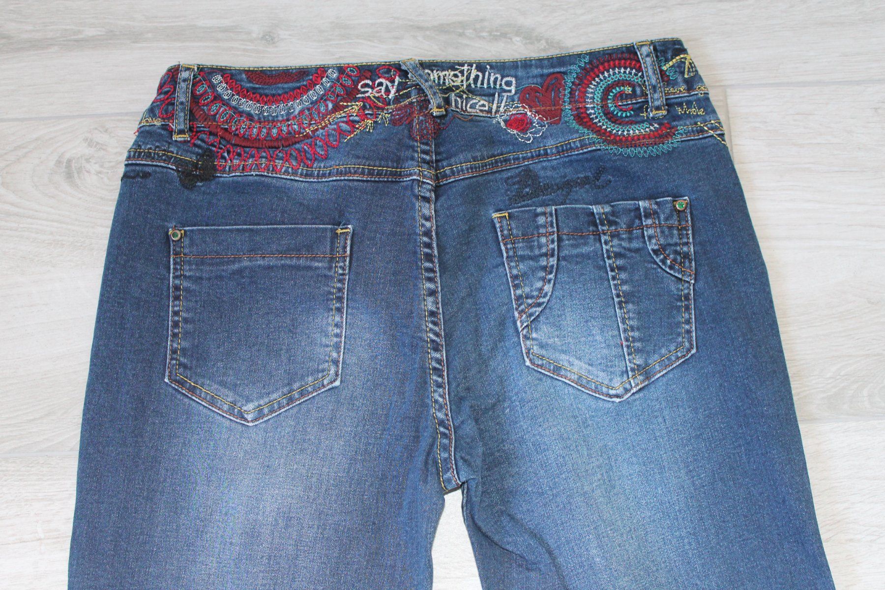 Desigual Jeans: DESIGUAL Jeans taille 30 – Gebraucht aus Chez-le-Bart von jasse 2