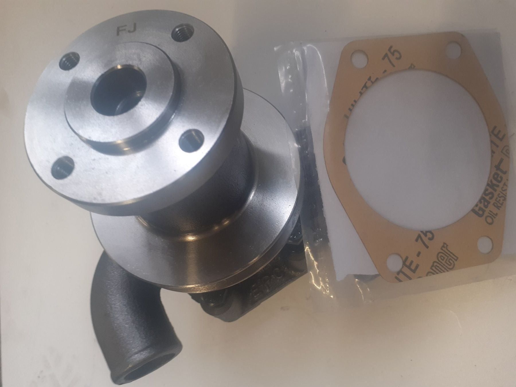 Traktoren: Wasserpumpe Perkins – Neu und originalverpackt aus Rothenthurm von mf-schuler