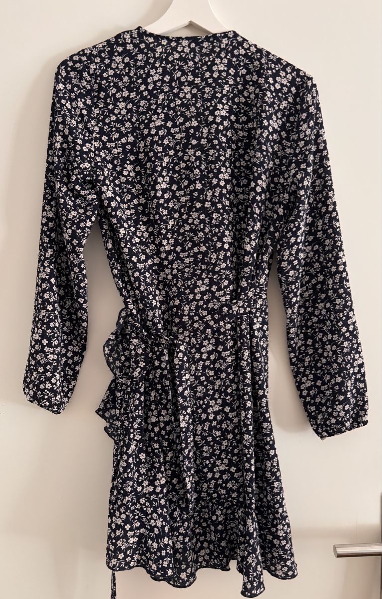 Only Robes: Wickelkleid Blumenmuster dunkelblau – D'occasion à Lausen par Claudj1 2
