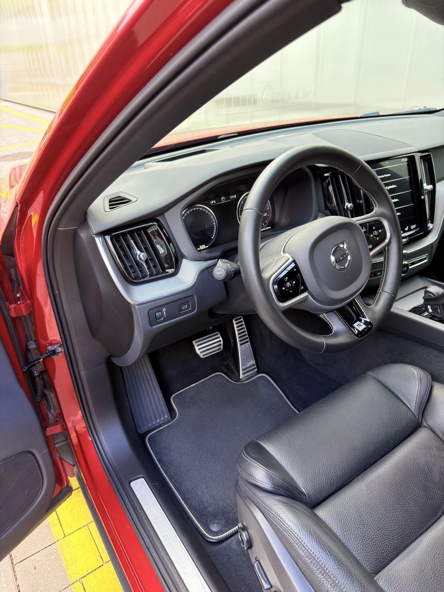 Volvo Automobili: Volvo XC60 B4 R-Design – Usato da Schübelbach venduto da R46R 5