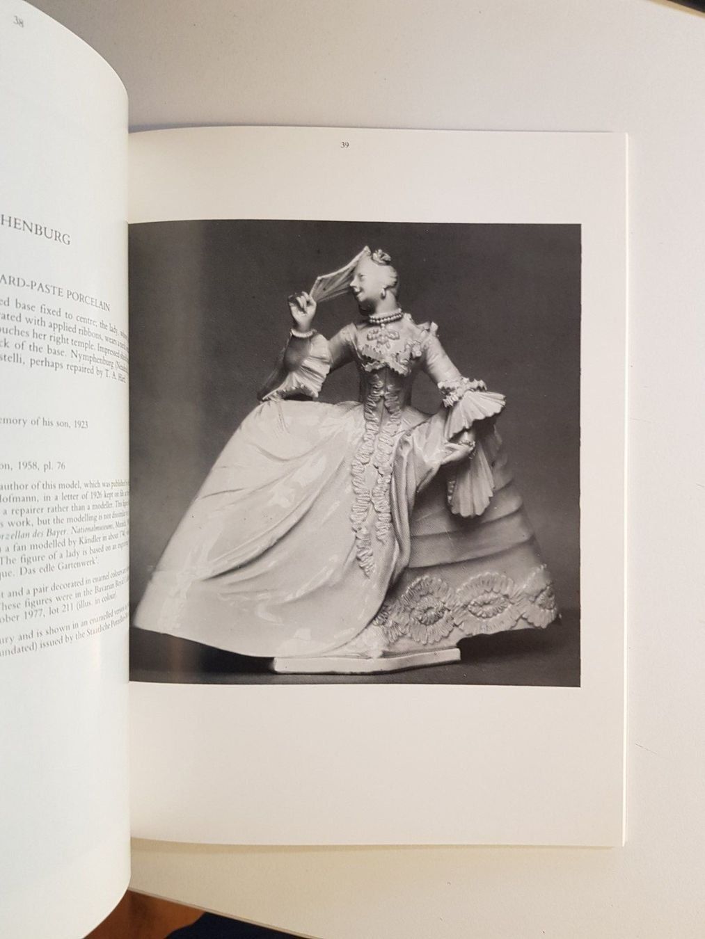 Libri: Vintage Buch : Documentary Continental Ceramics 1985 Museum – Usato da Walterswil BE venduto da Lonitti 2