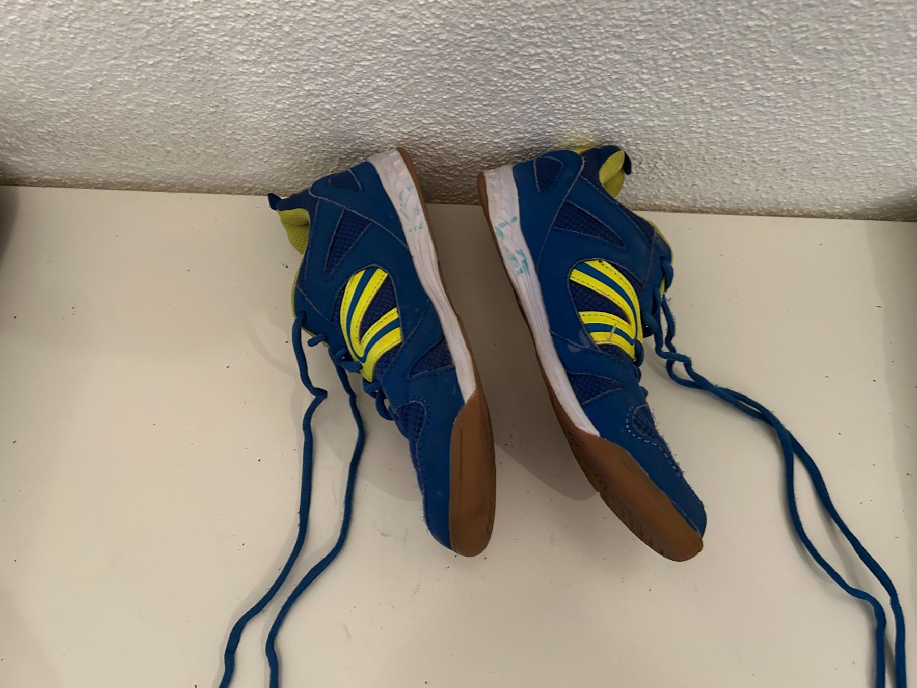 Scarpe da uomo: Kinder Hallenschuhe, Grösse 36 – Usato da Buttisholz venduto da PIOTRCH 2