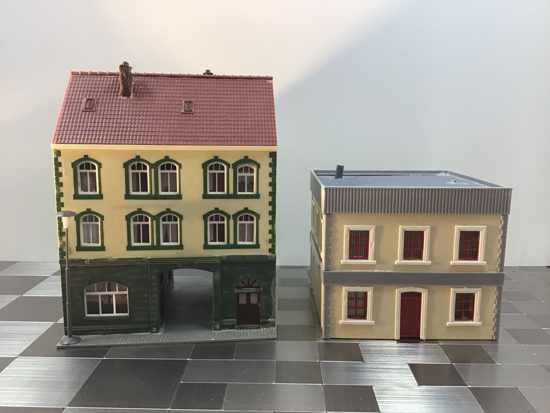 Modellini di ferrovie: MODELLEISENBAHN GEBÄUDE, HÄUSER – Usato da Männedorf venduto da Spezial-Modelle