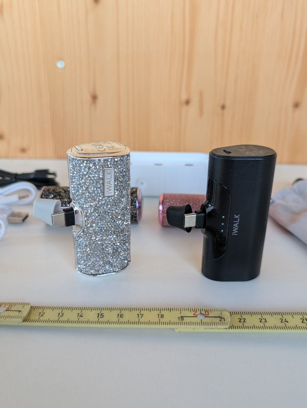 Caricabatterie: Powerbank mit Ladestation – Nuovo (secondo la descrizione) da Embrach venduto da bh80bHugi 1