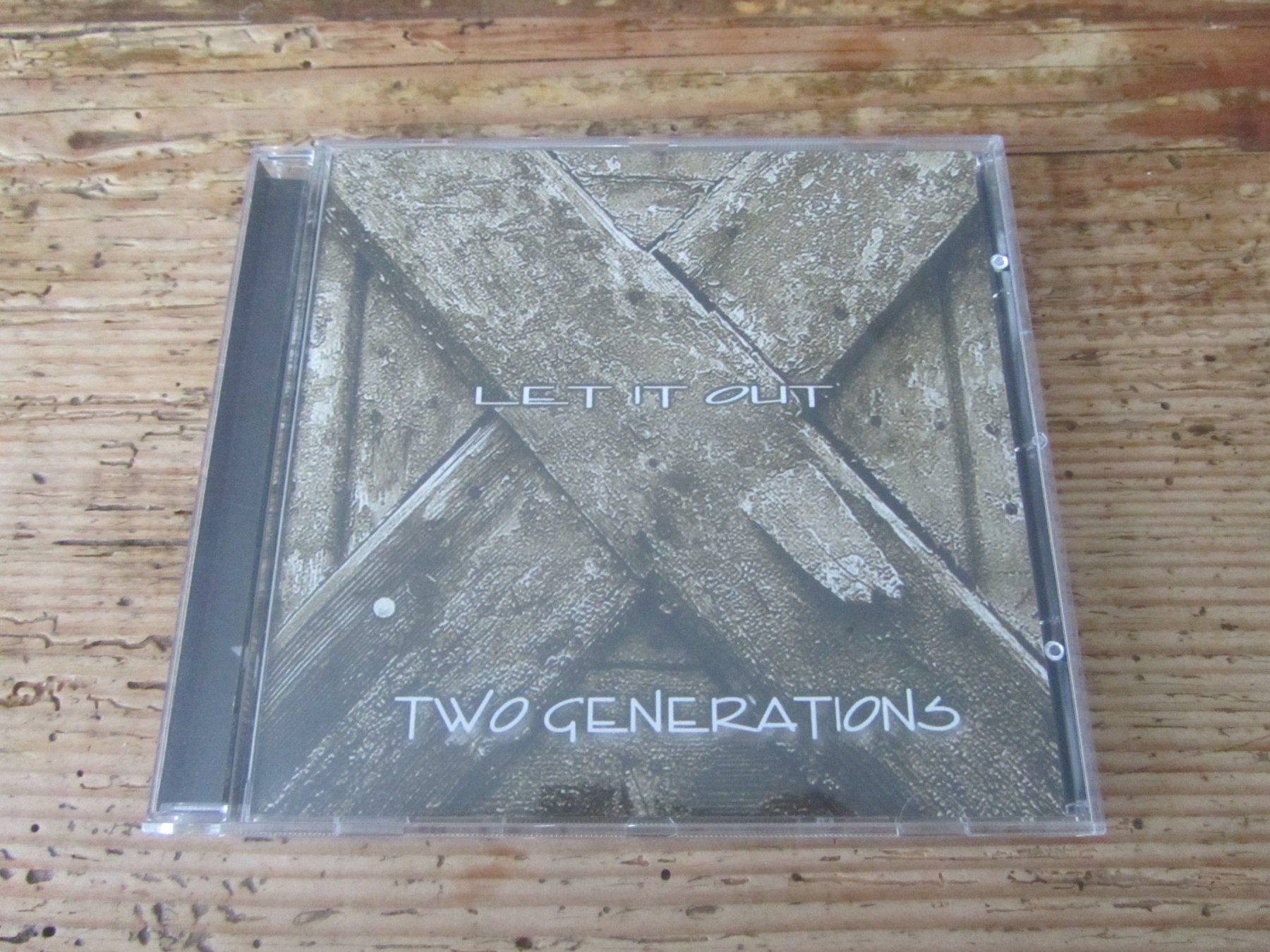 CDs: CD Let It Out Two Generations / CH Rock – Gebraucht aus Seengen von mikelele