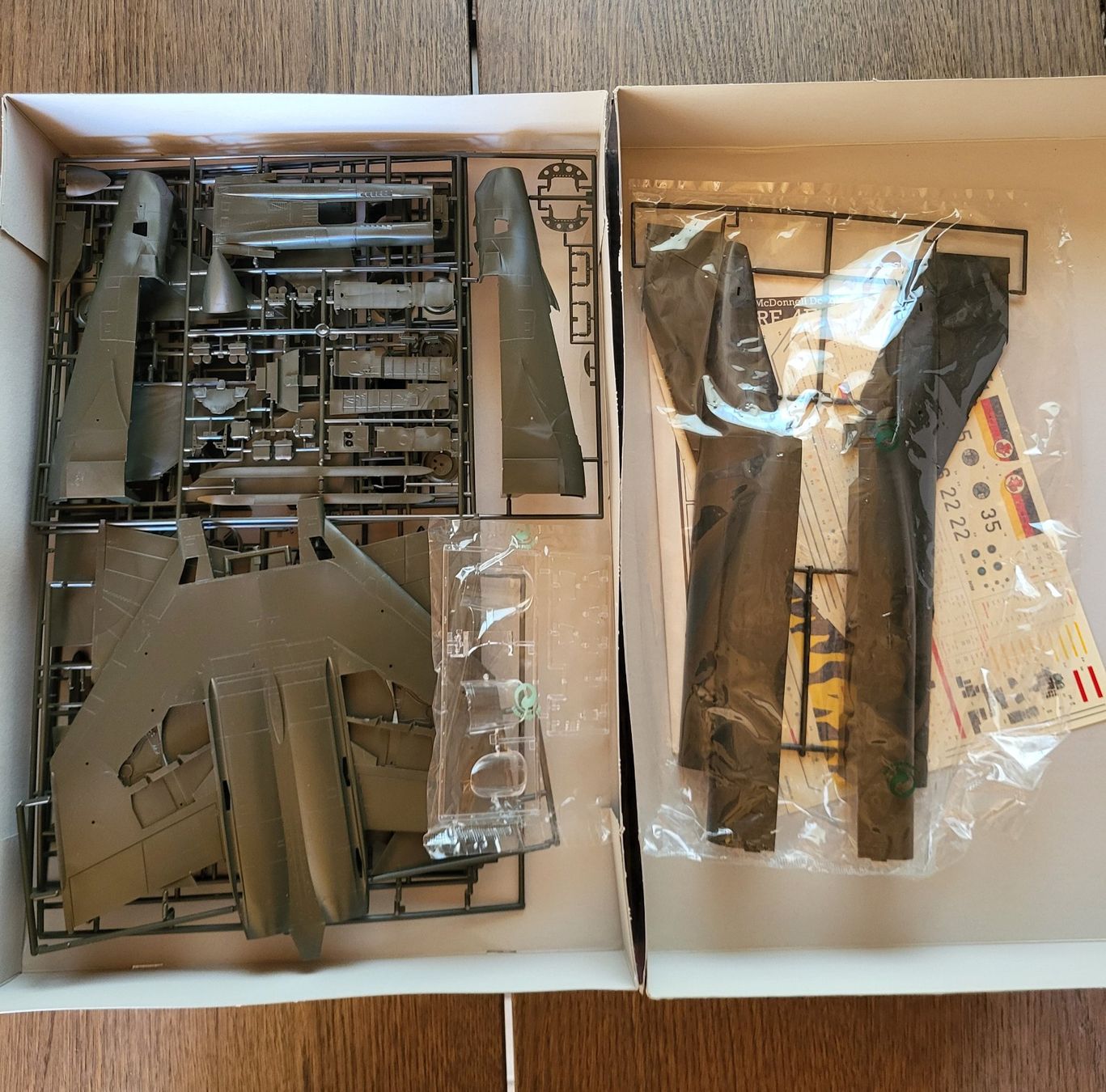 Revell Kit di modellismo & Modellini statici: REVELL 1/32 04798 McDONNELL DOUGLAS RF-4E PHANTOM – Usato da Sonceboz-Sombeval venduto da ant_cd5j 3