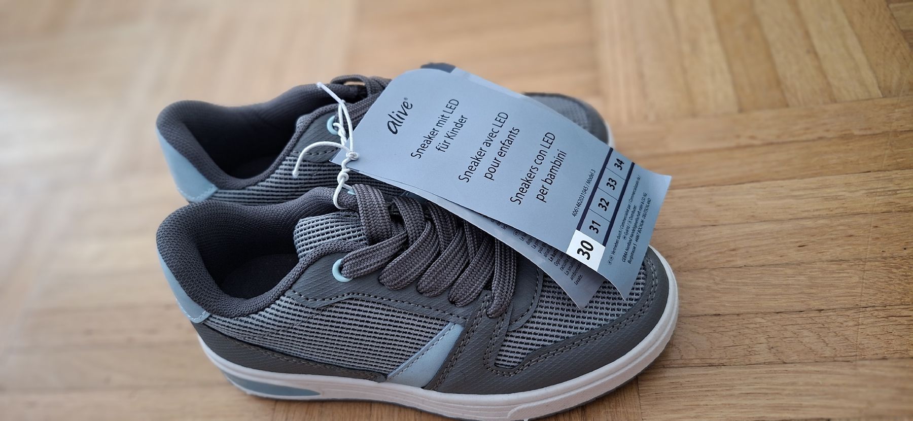 Scarpe per ragazzi: Kinderschuh mit LED – Nuovo (secondo la descrizione) da Tuggen venduto da Karin026