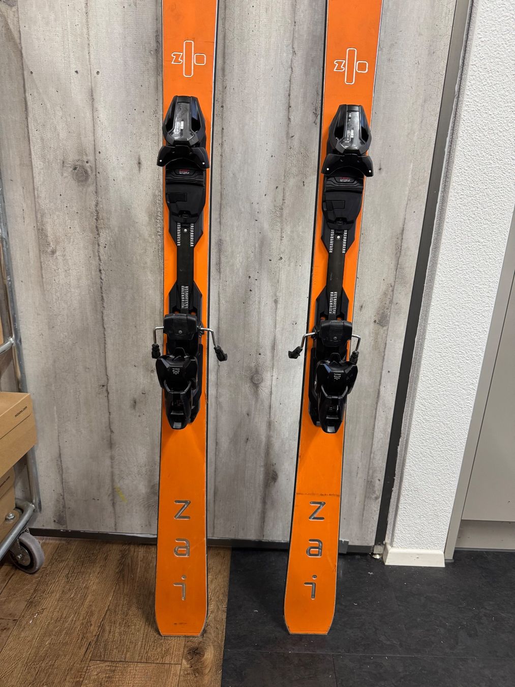 Zai Sci: ZAI Disruptor Orange 176 cm inkl. Bindung – Usato da Sursee venduto da rap_6ztg 2