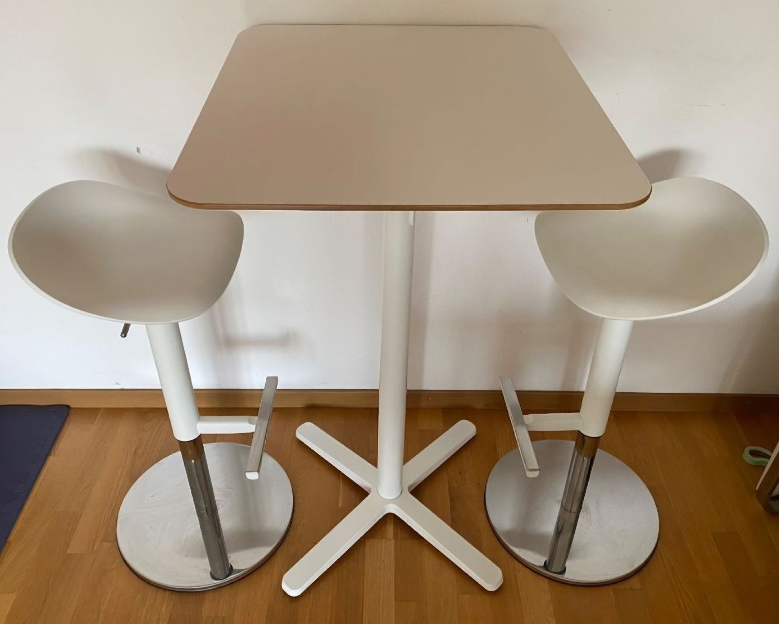 Ikea Tischset: Ikea Bartisch mit 2 Ikea Barstühlen – Gebraucht aus Weinfelden von bahamontes