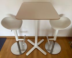Ikea Bartisch mit 2 Ikea Barstühlen