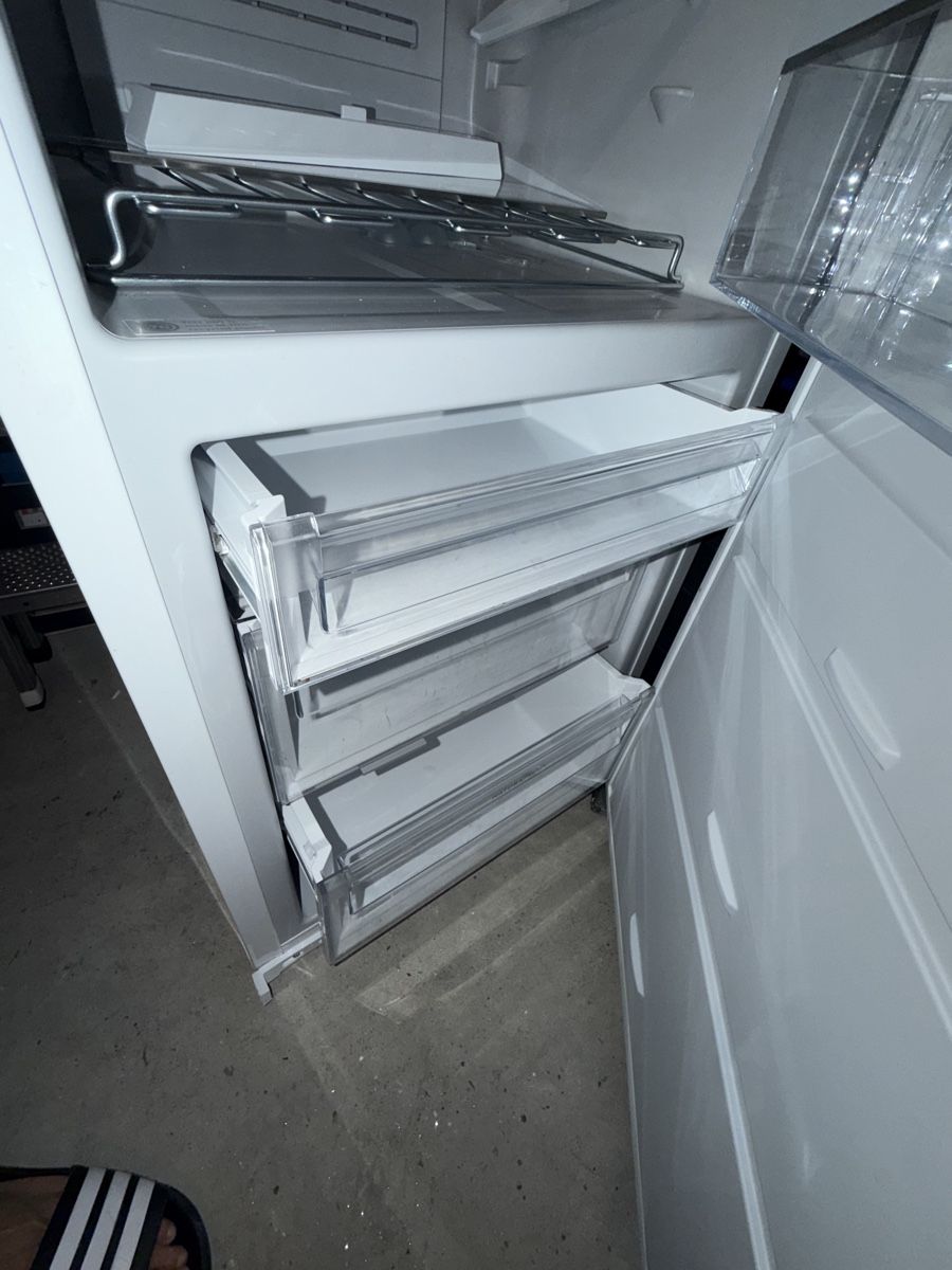 Frigoriferi: Einen Monat lang benutzter Electrolux-Kühlschrank – Nuovo (secondo la descrizione) da Zürich venduto da ale_ylv6 6