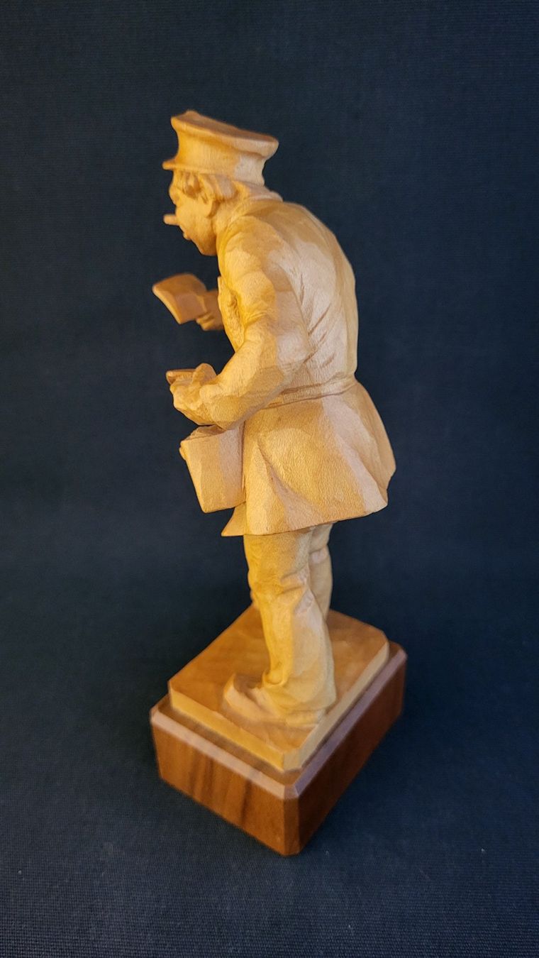 Statuette: Holz-Schnitzerei Postbote – Usato da Basel venduto da spinne02 3