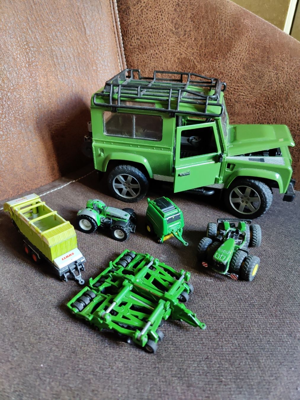 Siku Giocattoli: John Deer, Claas, LandRover, Siku Traktor Set – Usato da Degersheim venduto da HariOm 1