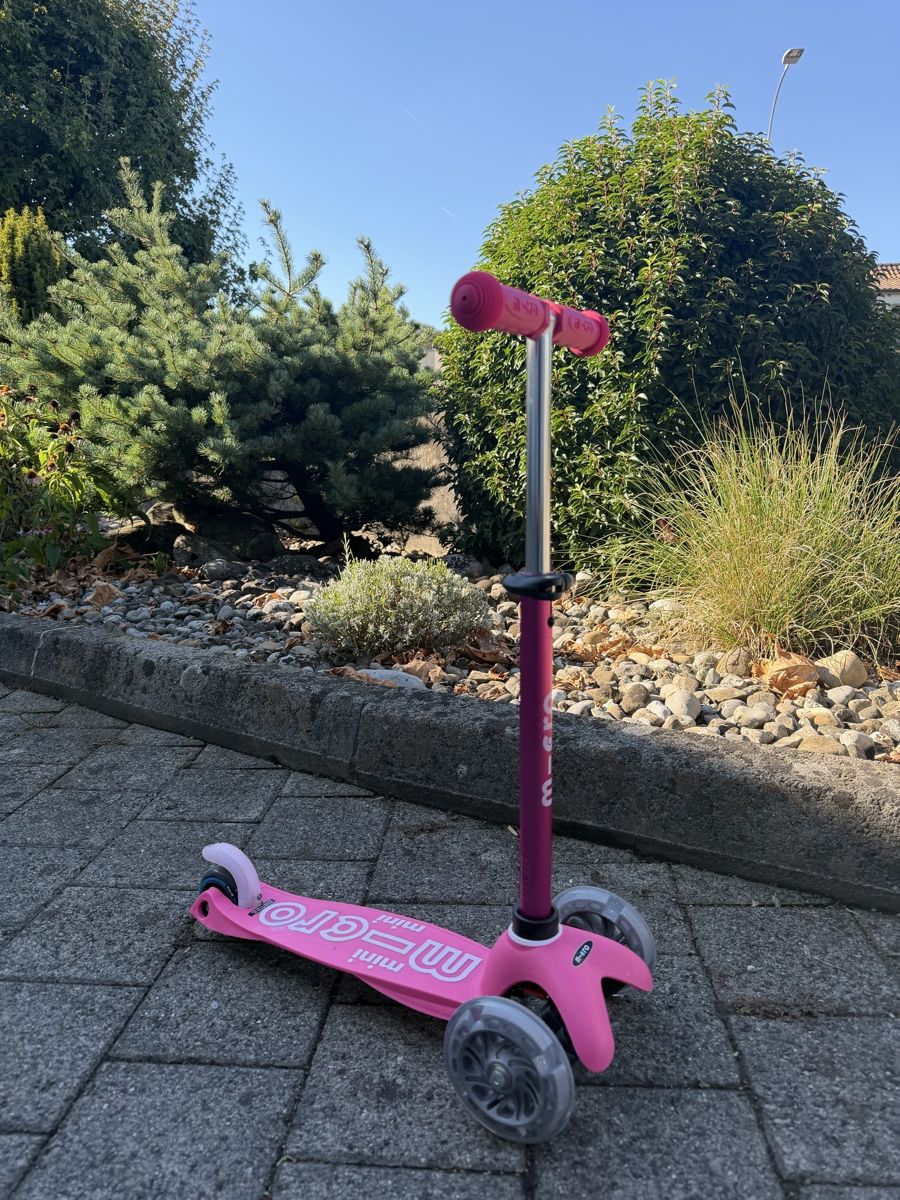 Micro Kickboard: Trotti micro-mini pink – Gebraucht aus Emmenbrücke von Miguwatkins 1
