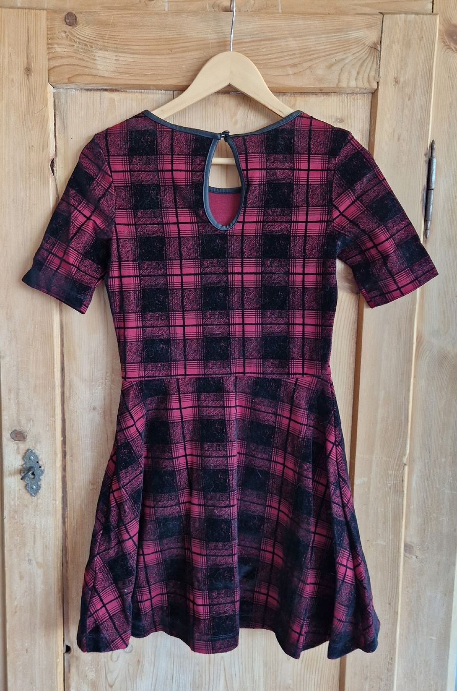 H&M Kleider: Karriertes Kleid Gr. 34 rot/schwarz – Gebraucht aus Winterthur von kate_24 1