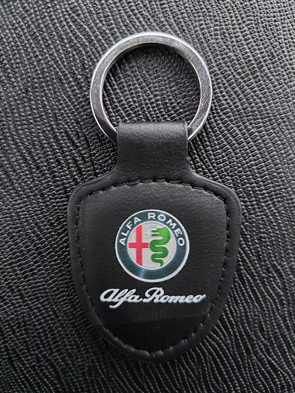 Vespa Schlüsselanhänger & - bänder: Alfa Romeo - Schlüsselanhänger – Neu und originalverpackt aus Zürich von makimakimak