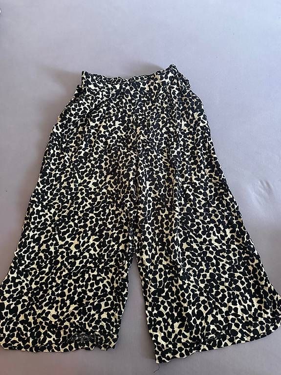 Pantaloni: H&M Stoffhose grösse 40 – Usato da Basel venduto da lar_tlt2 1