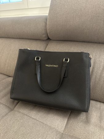 Valentino Handtasche Schwarz mit Schultergurt guter Zustand