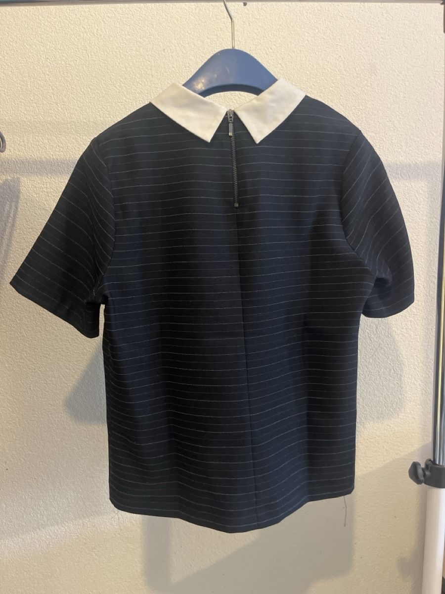 T-shirt: T-shirt avec col blanc – Usato da Chézard-St-Martin venduto da zur_x8ps 1