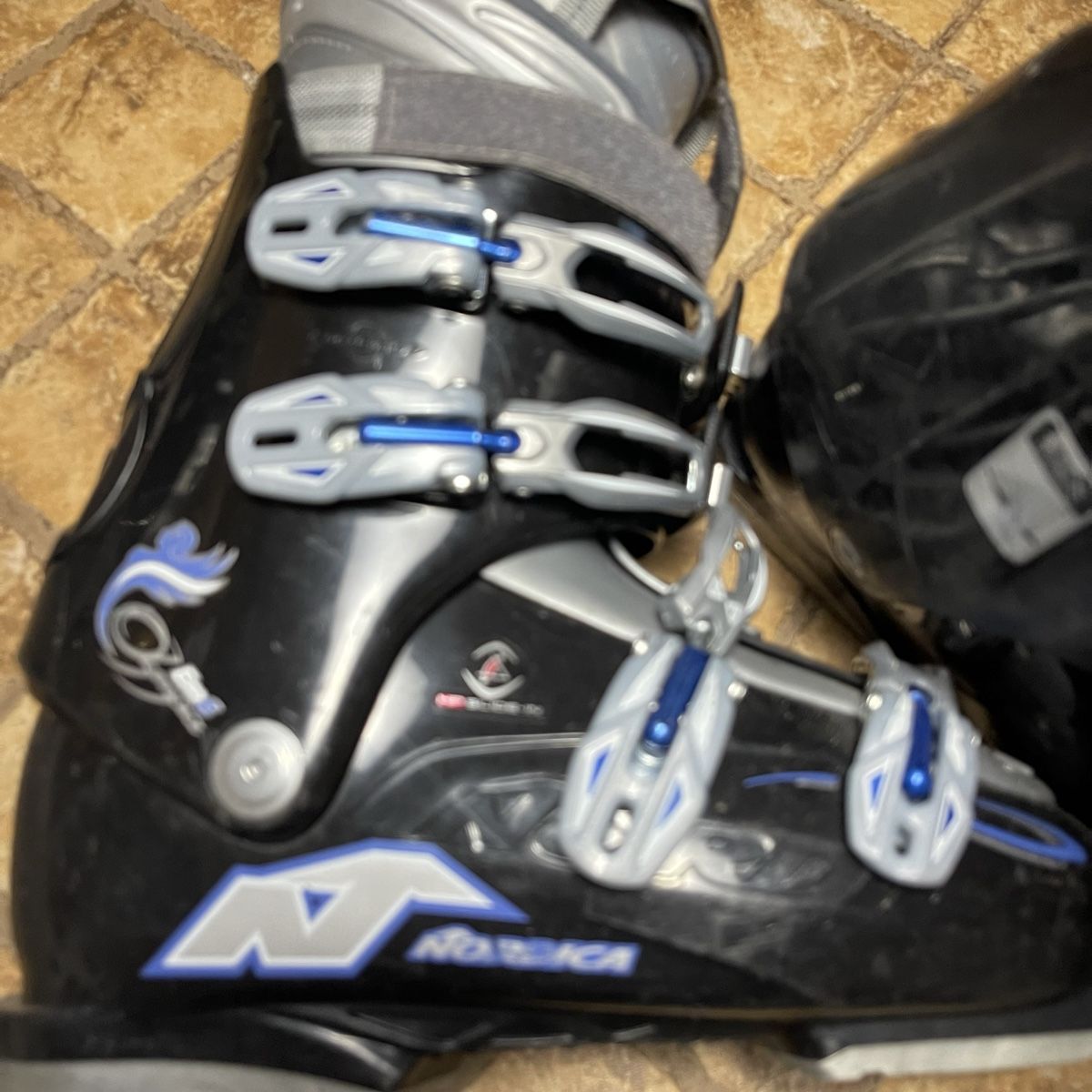 Nordica Herrenschuhe: Scarponi da sci Nordica Gr. EU 27.5 – Gebraucht aus Gordevio von LanaZimm 4